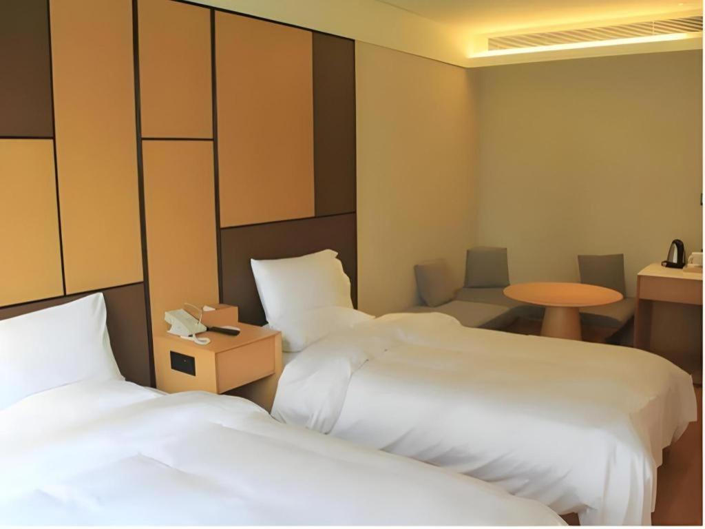 Ji Hotel Shanghai The Bund Tiantong Road Bagian luar foto