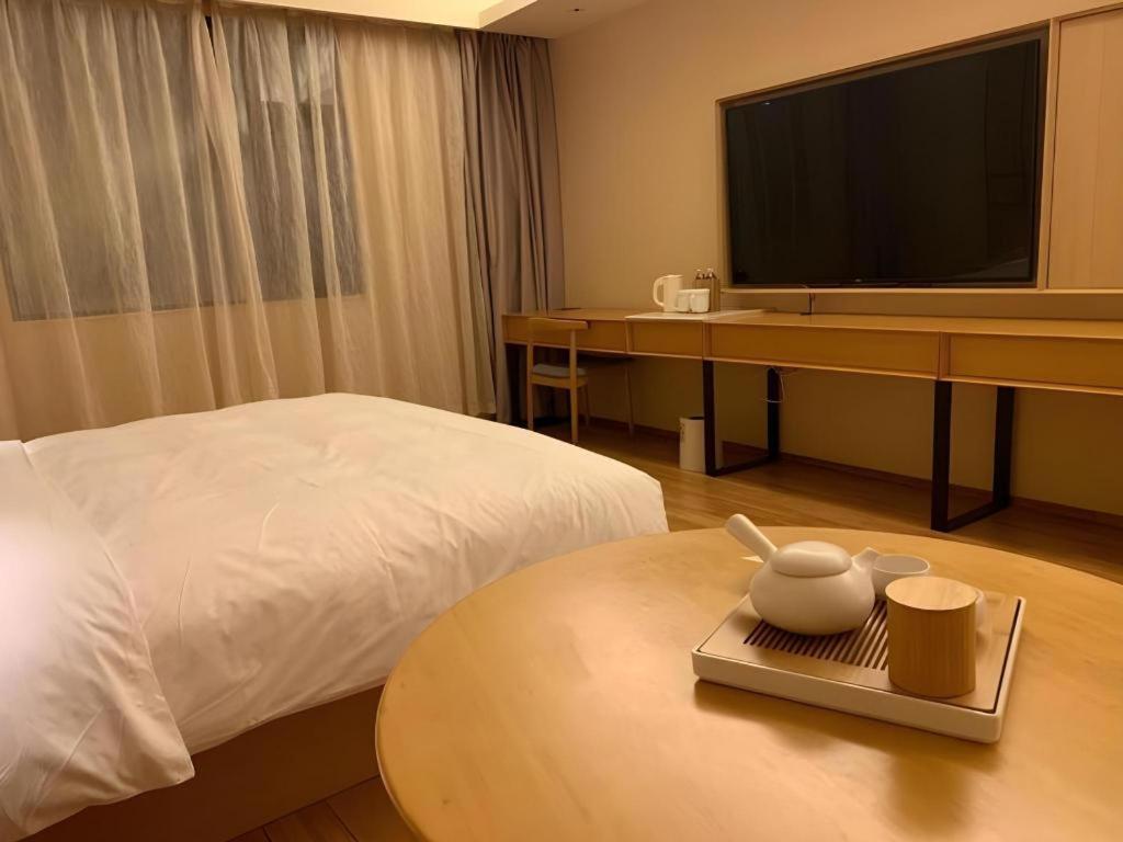 Ji Hotel Shanghai The Bund Tiantong Road Bagian luar foto