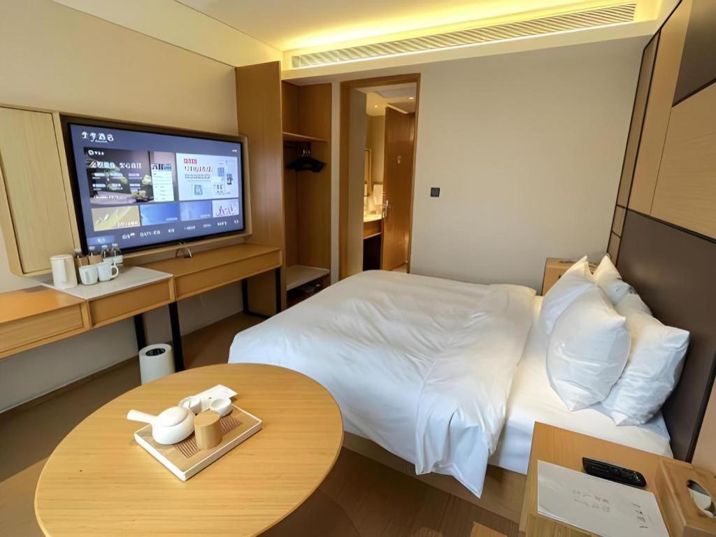 Ji Hotel Shanghai The Bund Tiantong Road Bagian luar foto