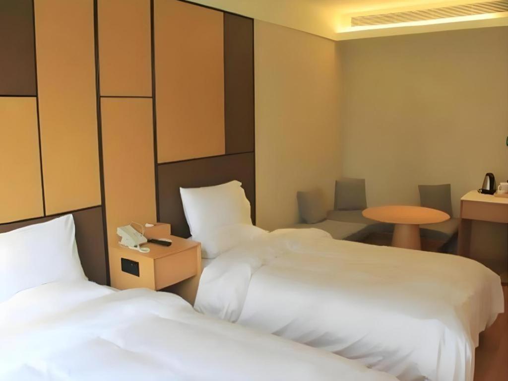 Ji Hotel Shanghai The Bund Tiantong Road Bagian luar foto