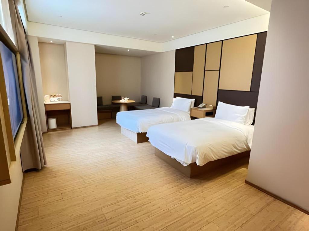 Ji Hotel Shanghai The Bund Tiantong Road Bagian luar foto