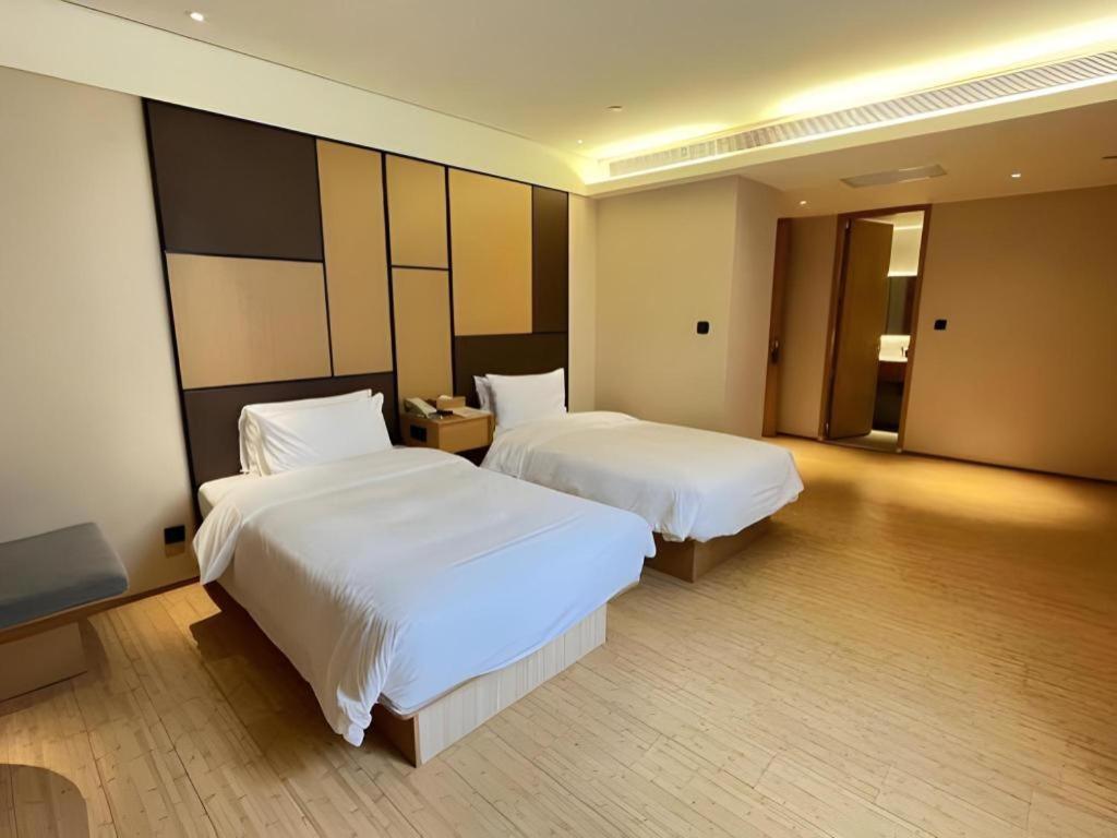 Ji Hotel Shanghai The Bund Tiantong Road Bagian luar foto