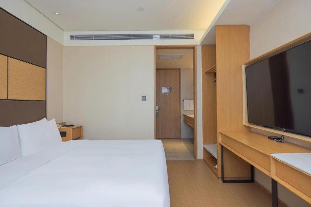 Ji Hotel Shanghai The Bund Tiantong Road Bagian luar foto