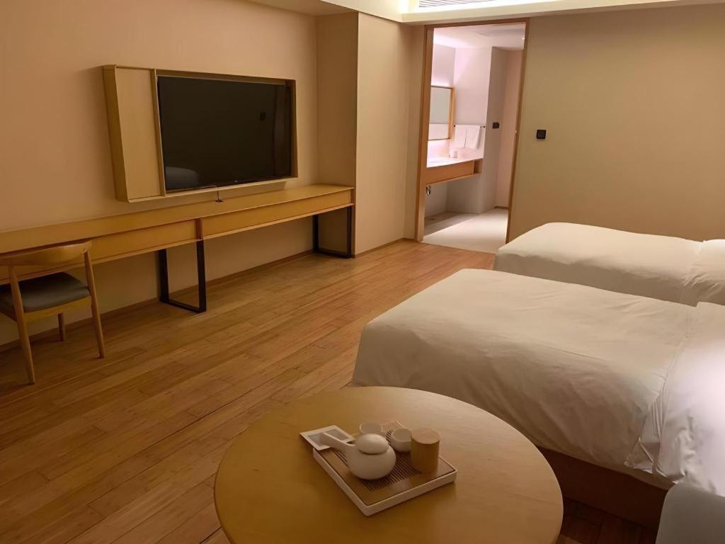 Ji Hotel Shanghai The Bund Tiantong Road Bagian luar foto