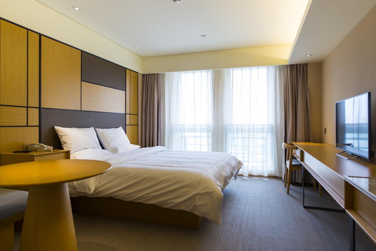 Ji Hotel Shanghai The Bund Tiantong Road Bagian luar foto